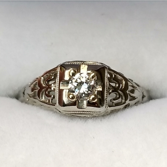 Jewelry - 18k Vintage late 1930s engagement diamond ring